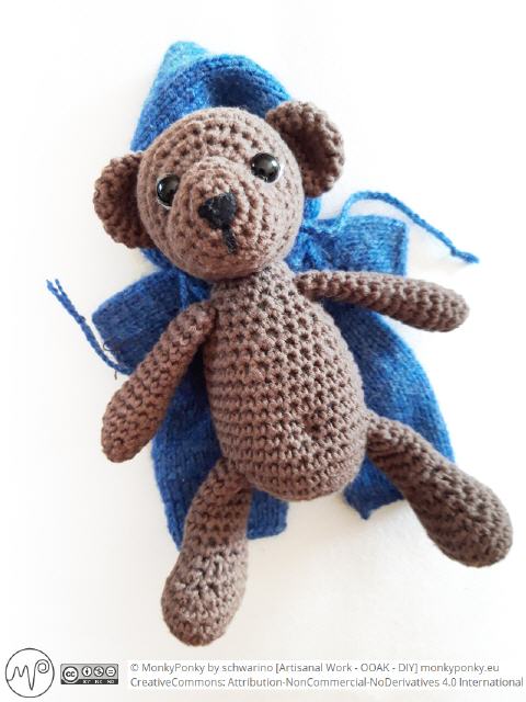 Teddybaby mit Jäckchen (fast schon ein Amigurumi)